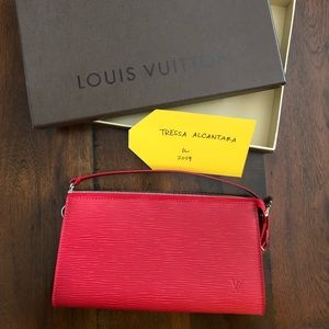 Louis Vuitton pochette - red epi